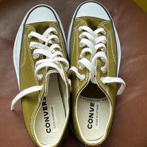 Men 6.5 or women 8 Converse platform  army green  sneakers.